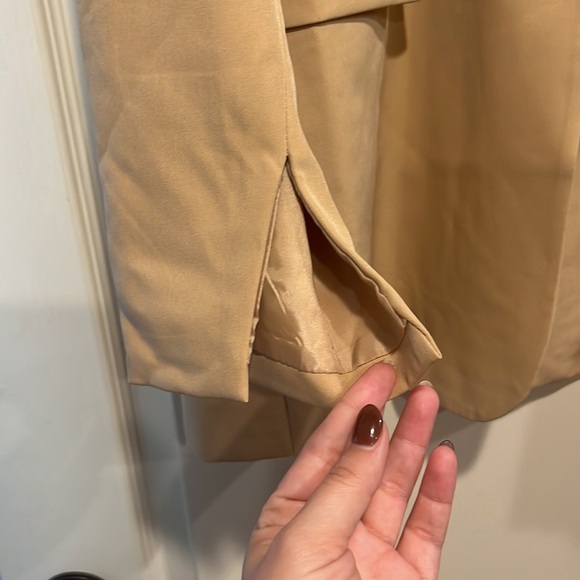 Trendy Plus Size Oversized Tan Blazer - Picture 6 of 9